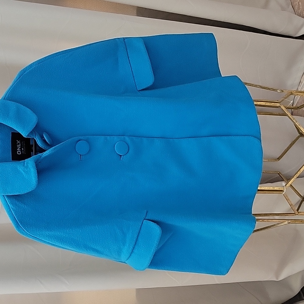 Medium wool cape